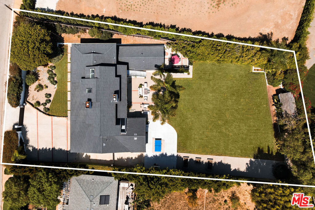 main property photo 40