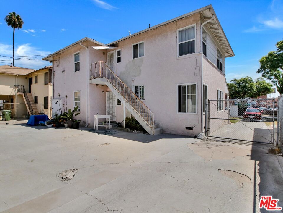 main property photo 30