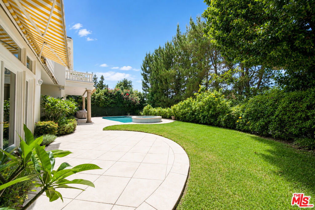main property photo 18
