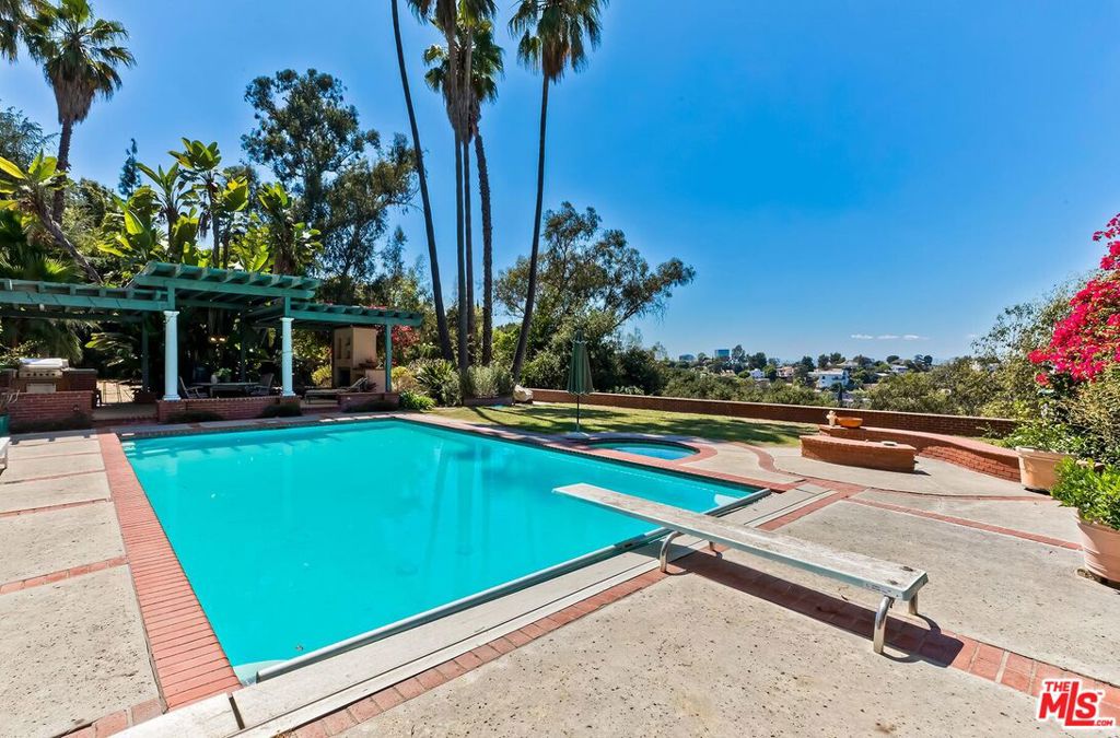 main property photo 16