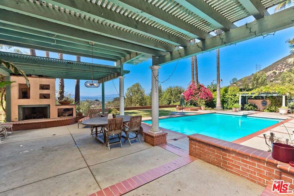 main property photo 24