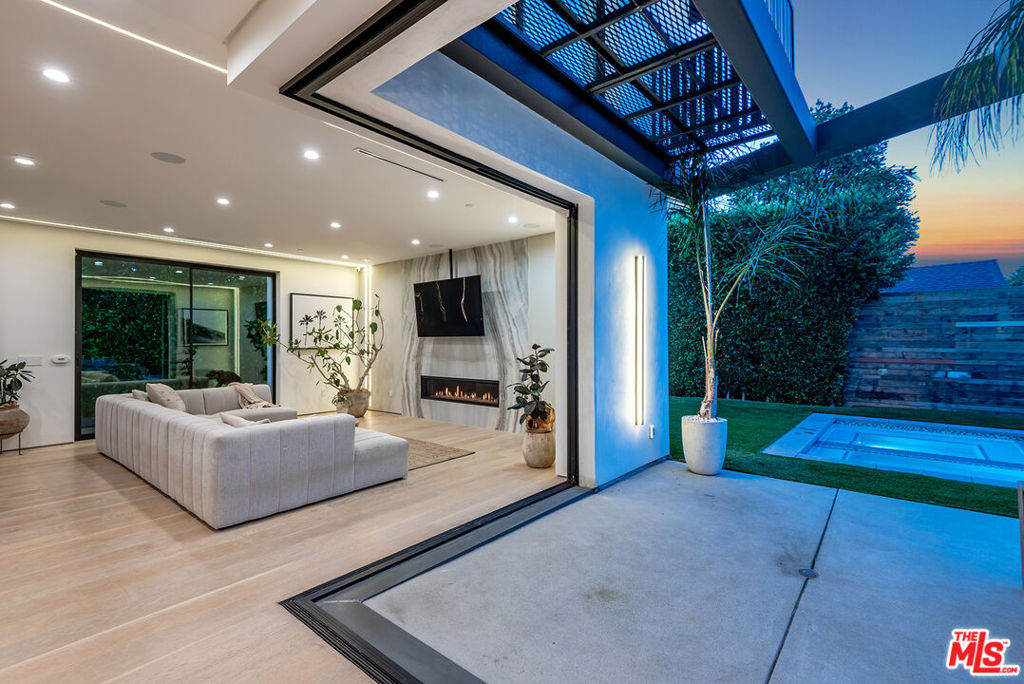 main property photo 23