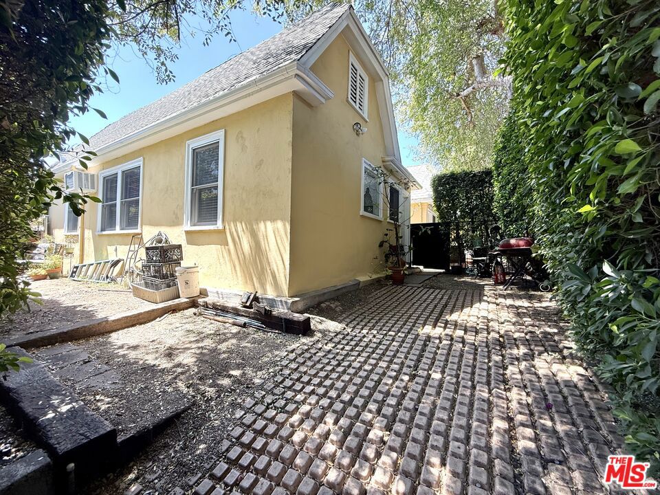 main property photo 31