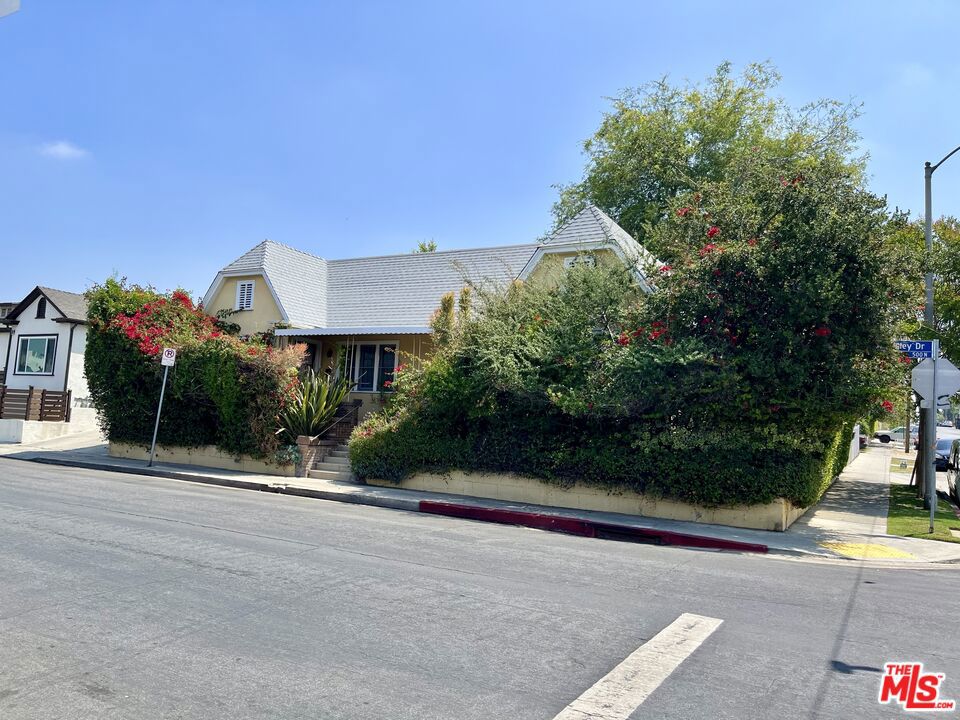 main property photo 35