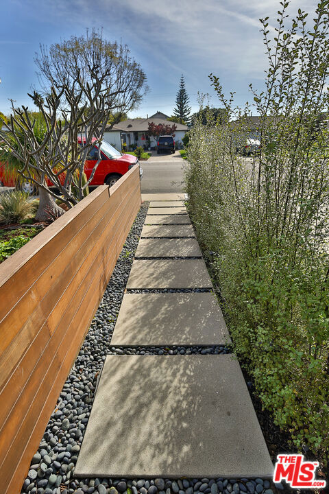 main property photo 50