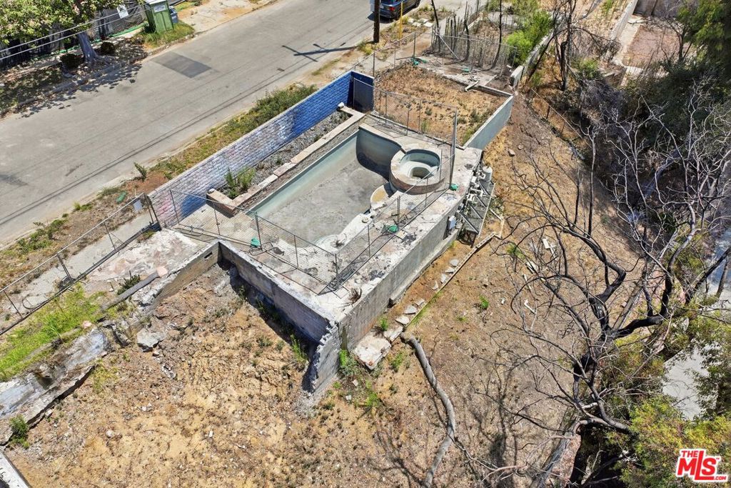 main property photo 11