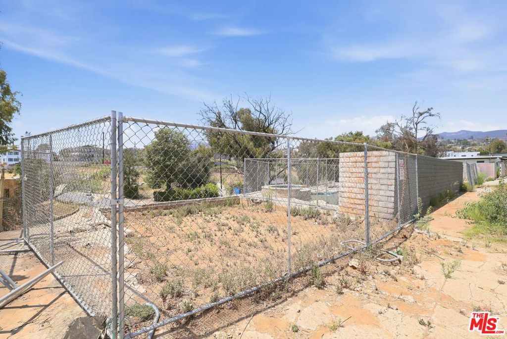 main property photo 9