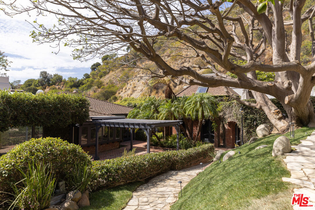 main property photo 39