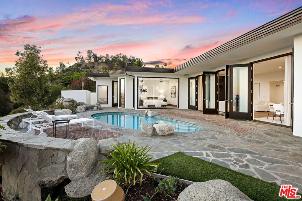 main property photo 26