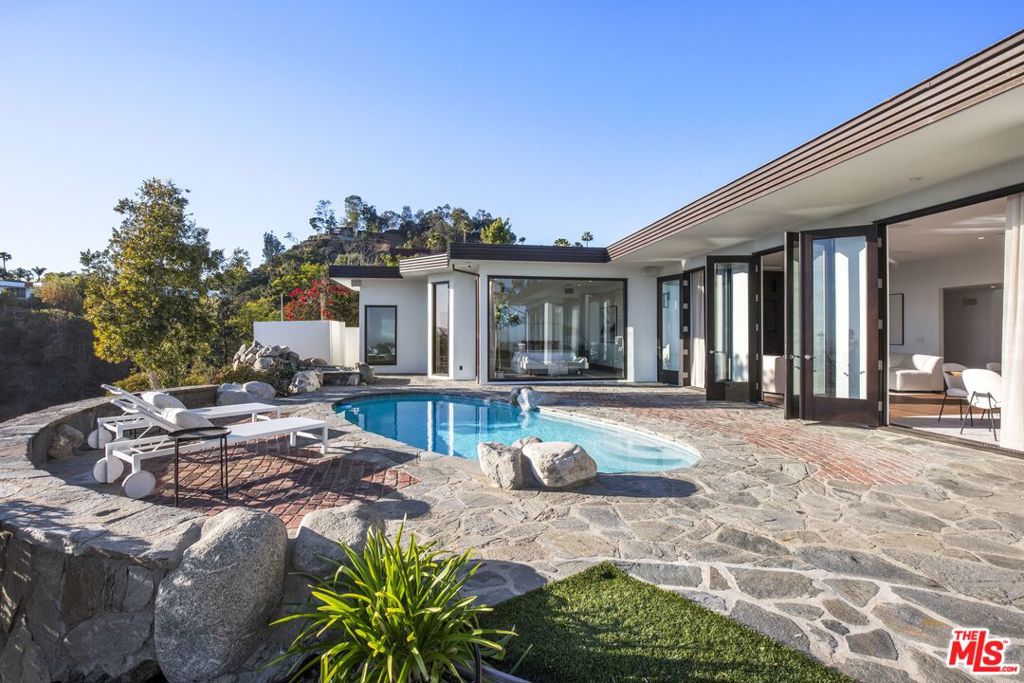 main property photo 4