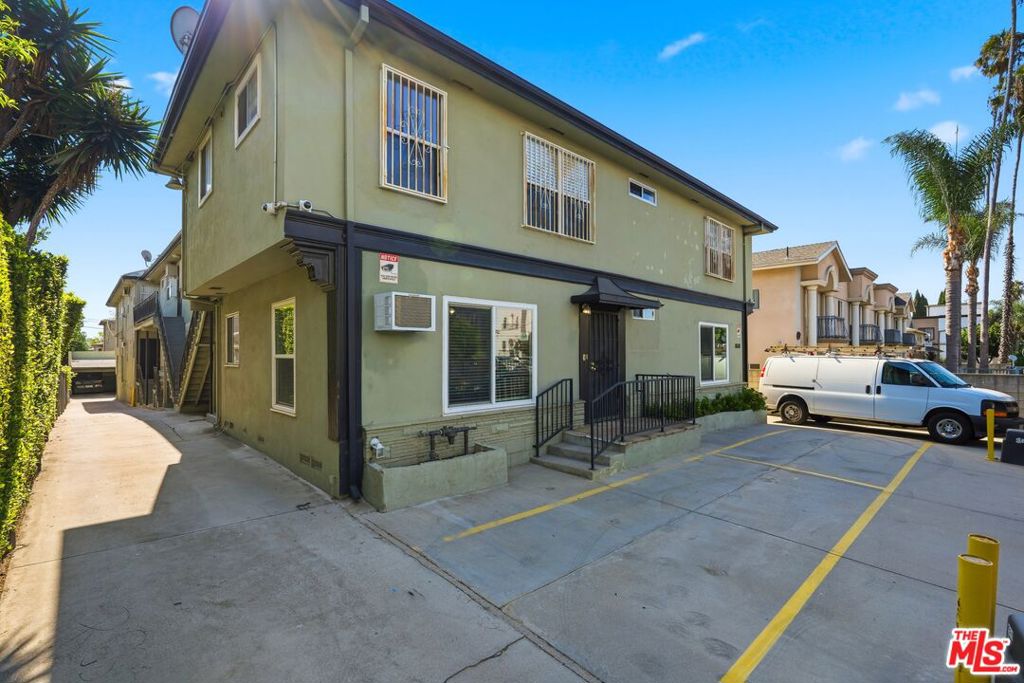 main property photo 10