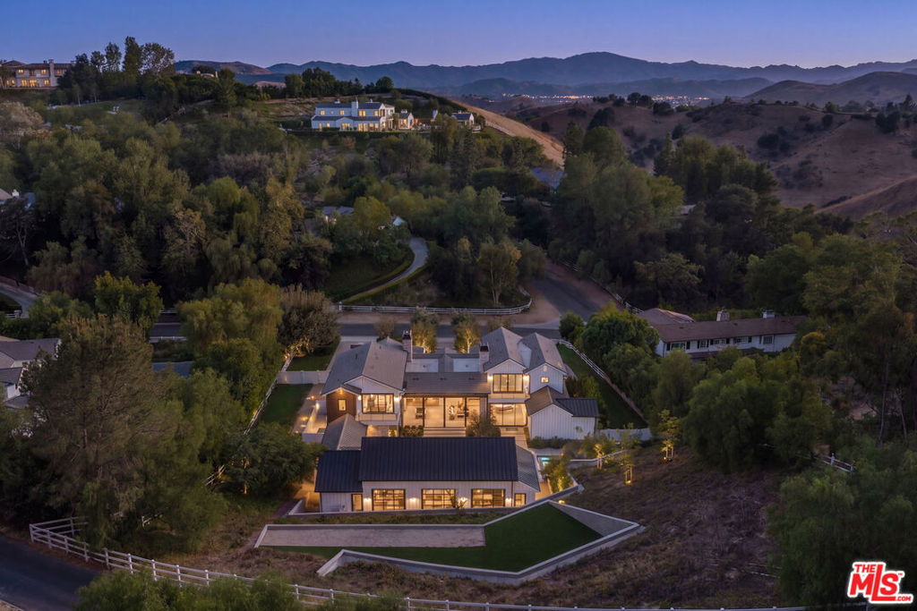 main property photo 23