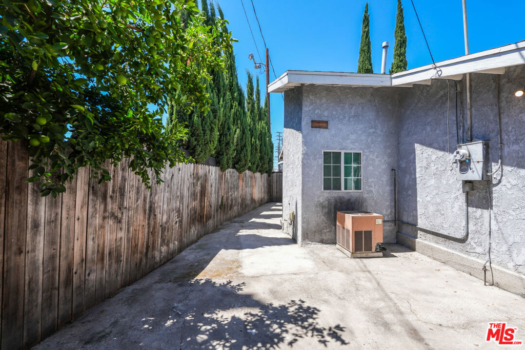 main property photo 28