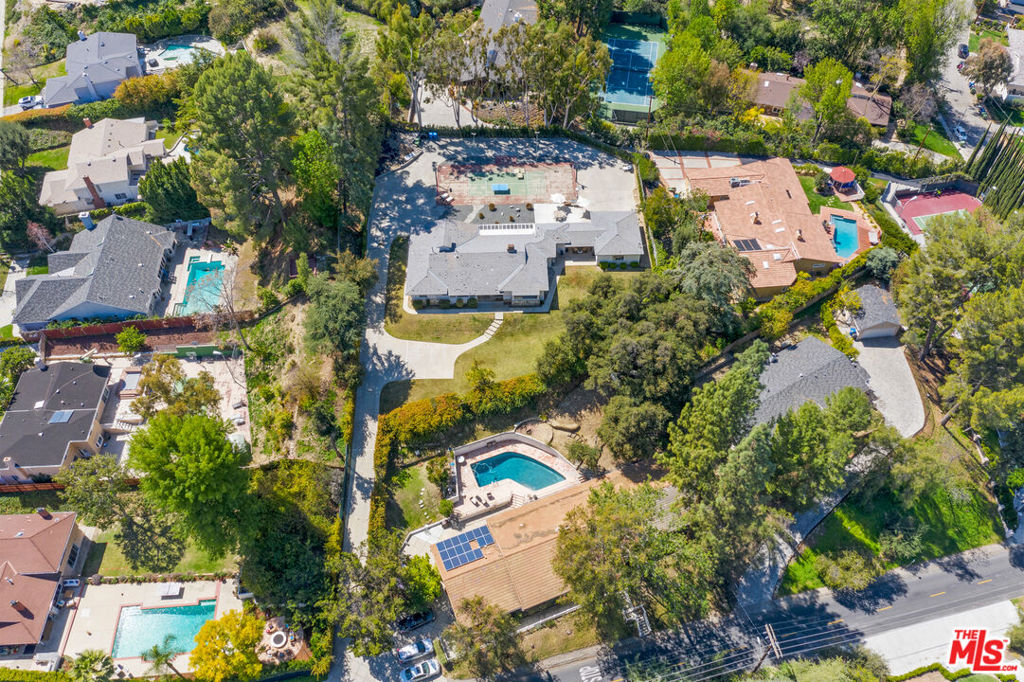 main property photo 29