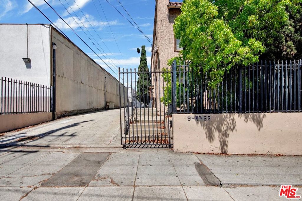 main property photo 6
