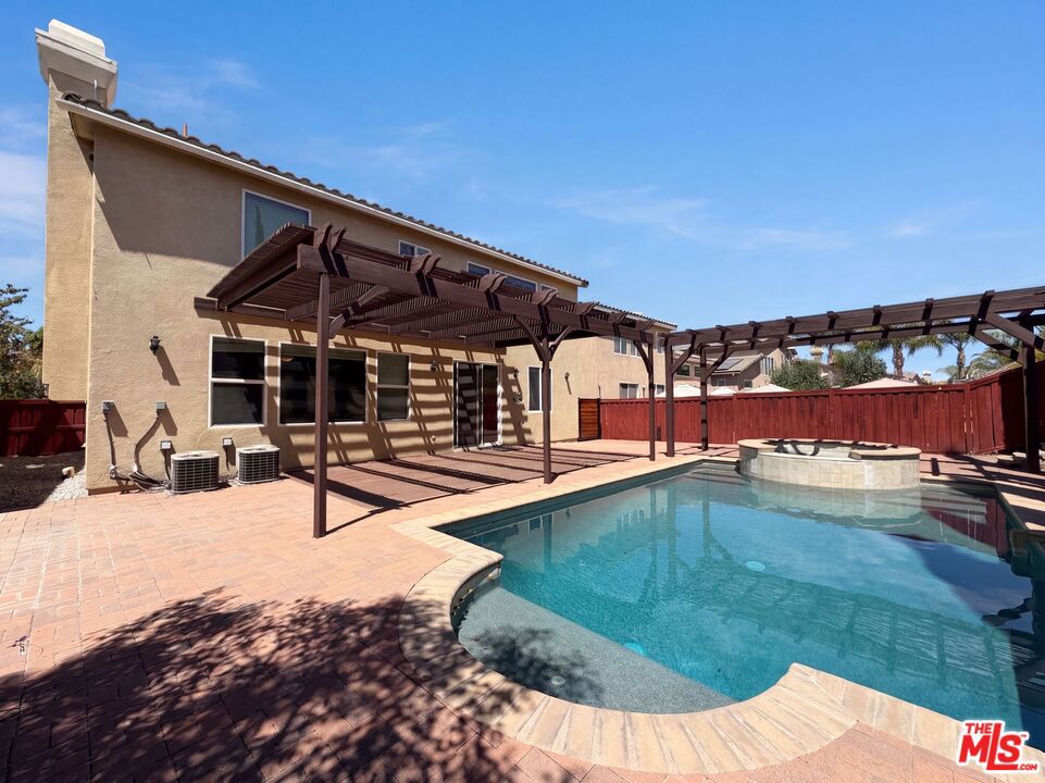 main property photo 28