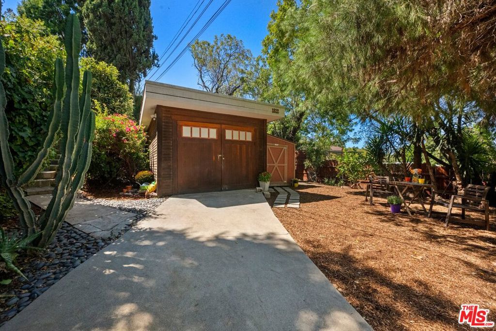 main property photo 49