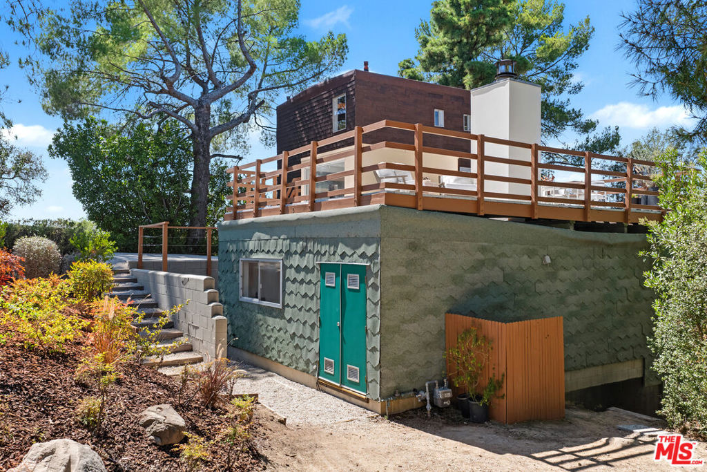main property photo 32