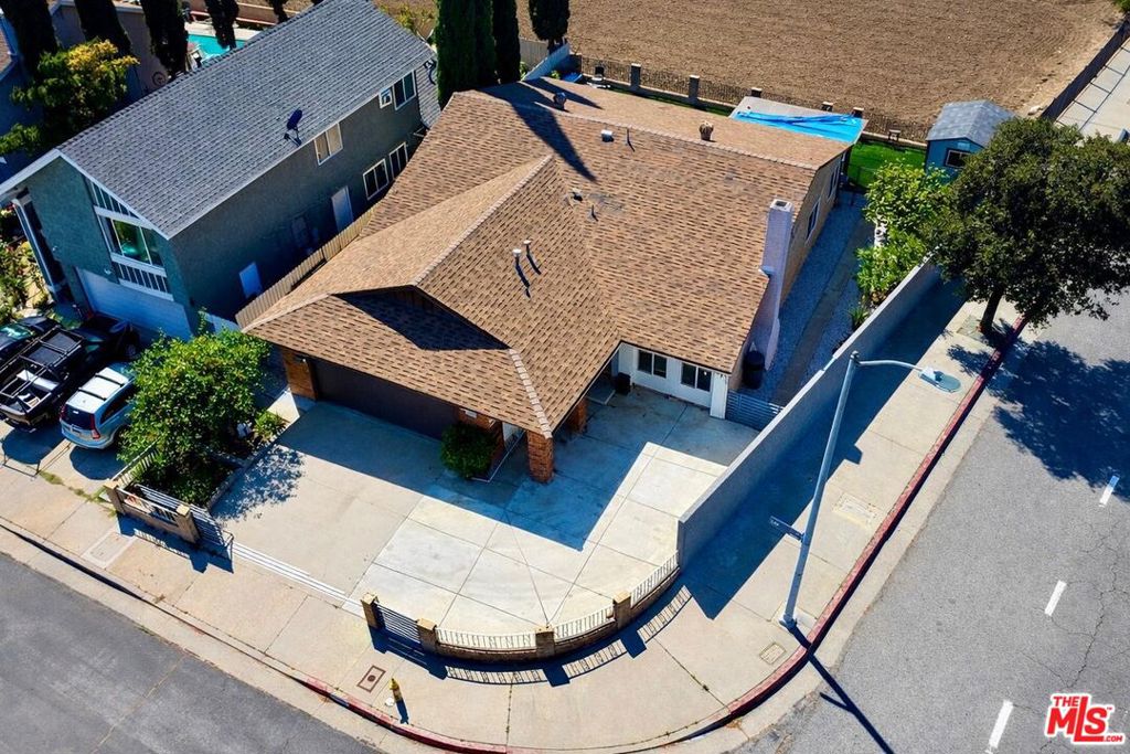 main property photo 24