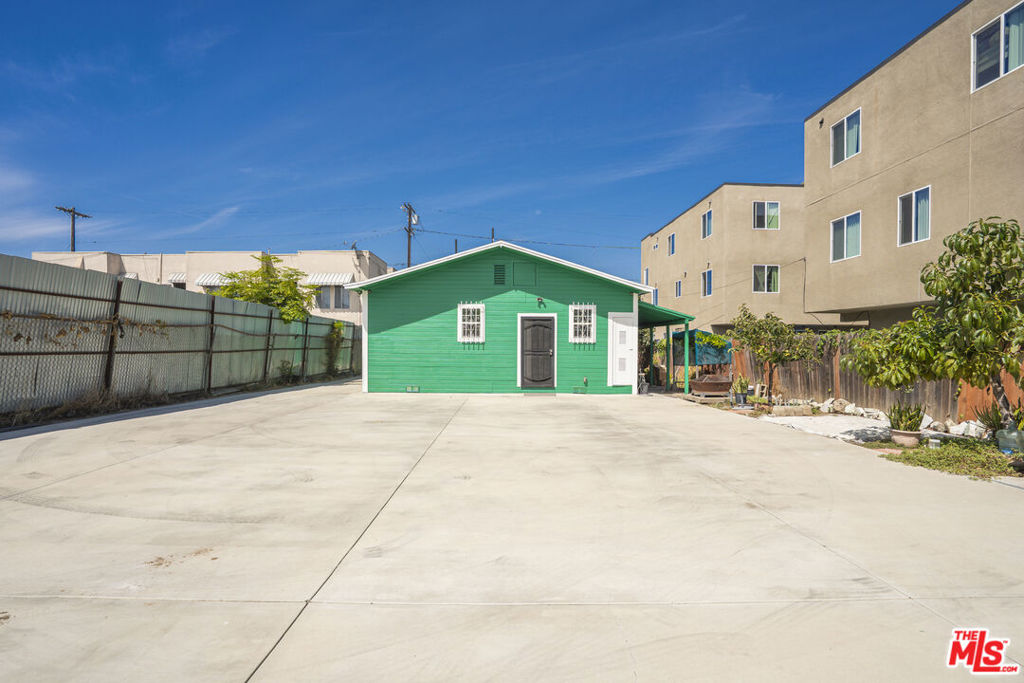 main property photo 40