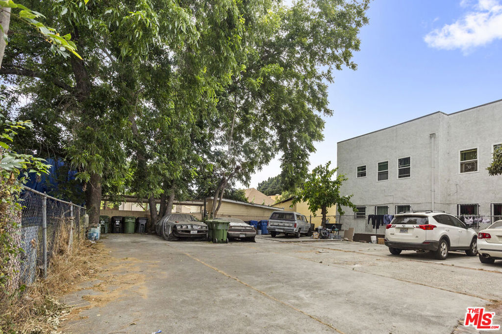 main property photo 23