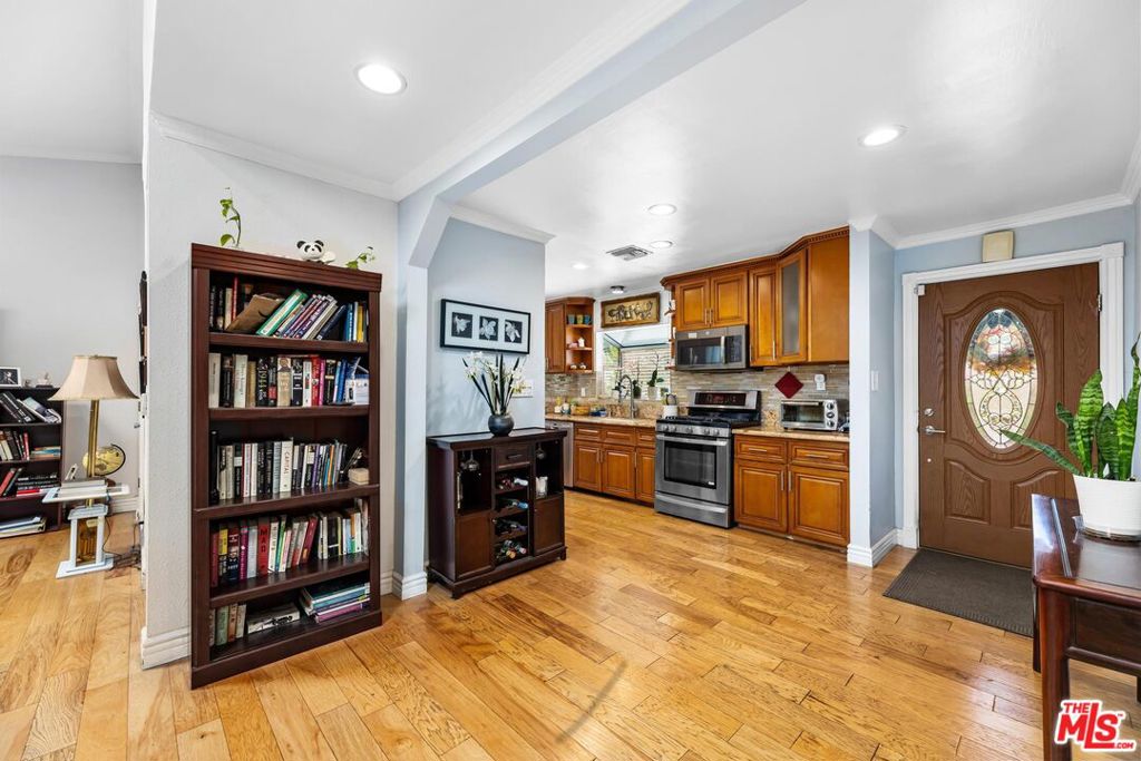 main property photo 5