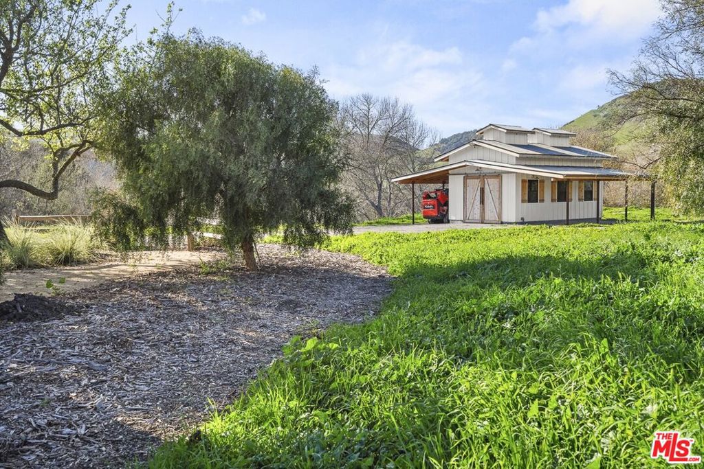 main property photo 11