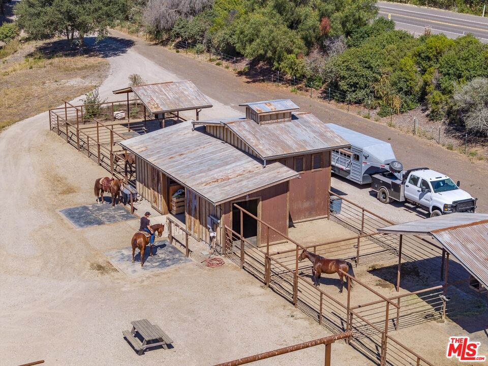 main property photo 40