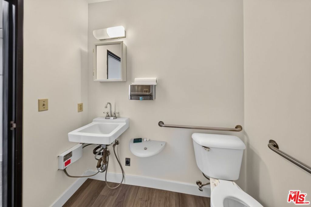 main property photo 11