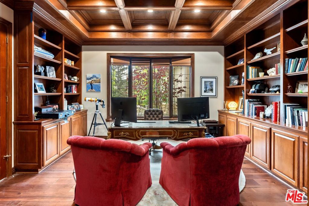 main property photo 28