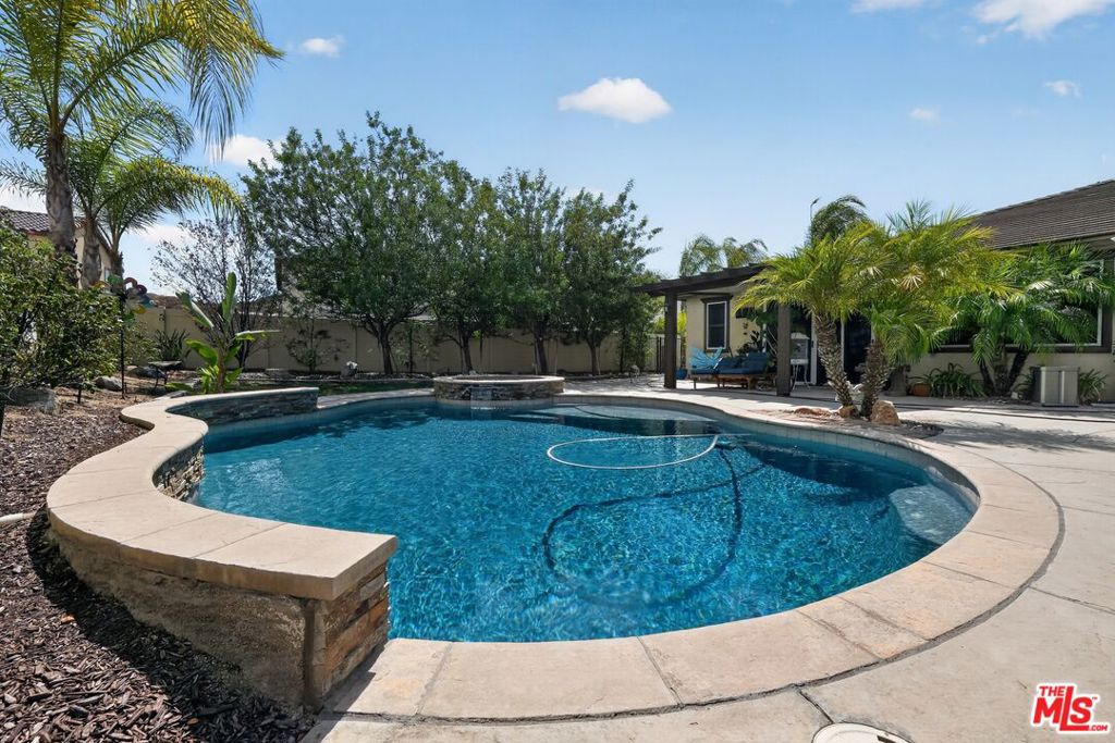 main property photo 5
