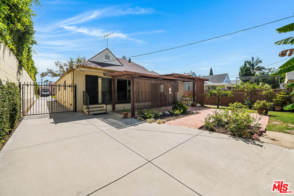 main property photo 30