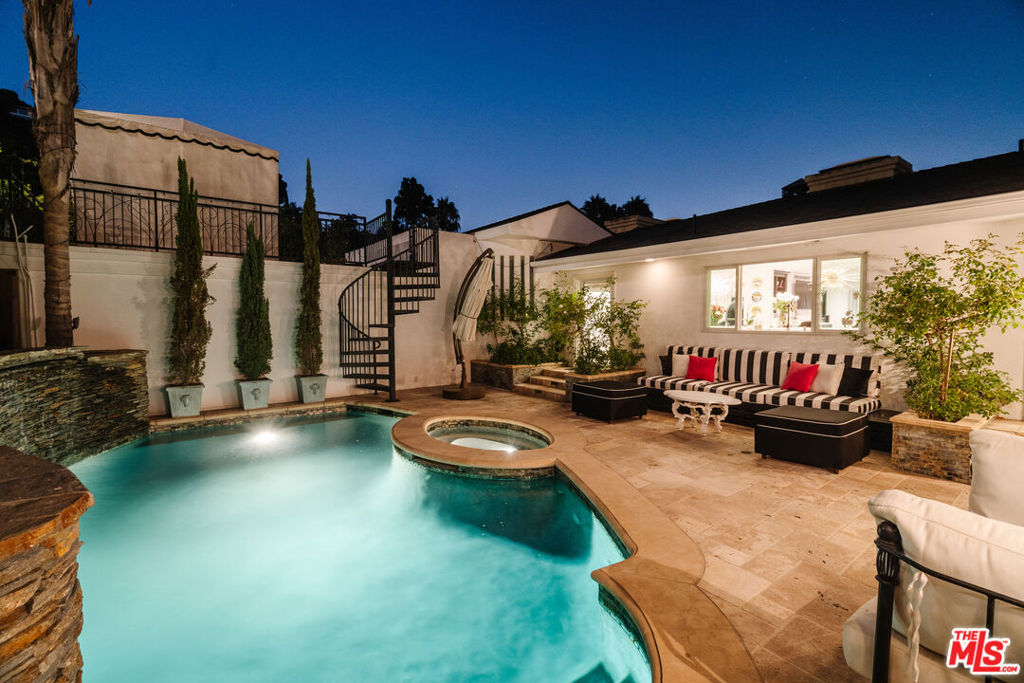 main property photo 13