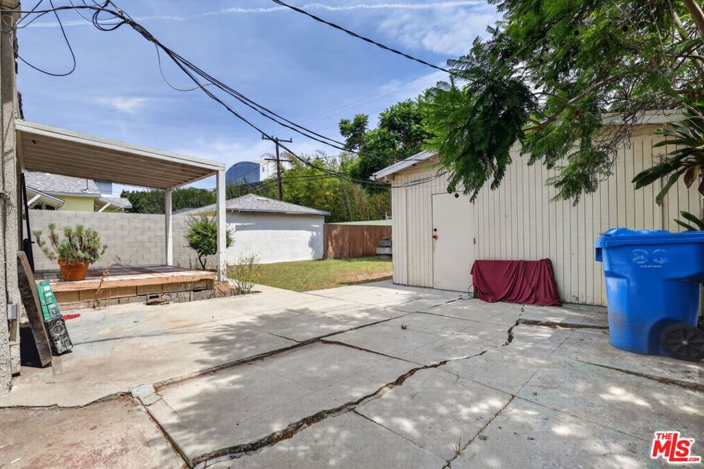 main property photo 28