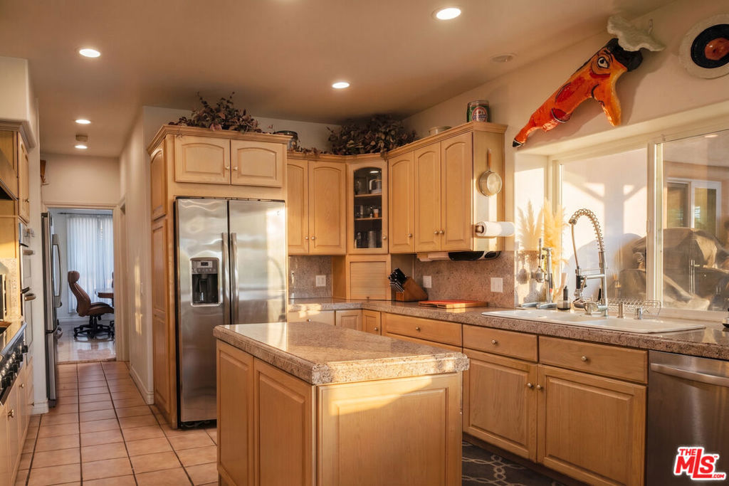 main property photo 14