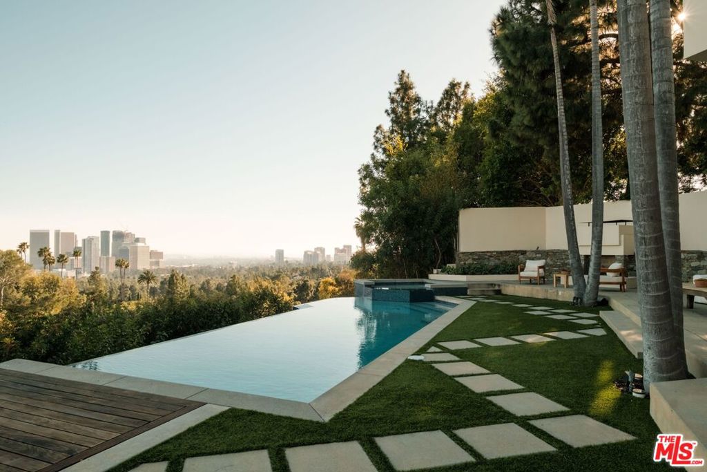 main property photo 25