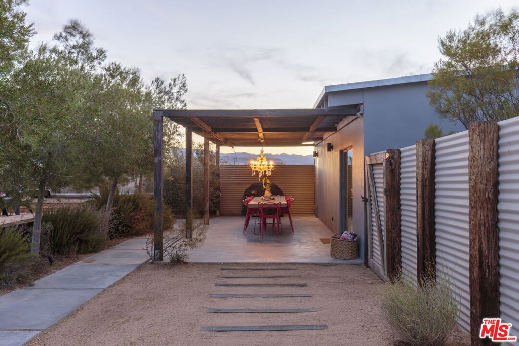 main property photo 28