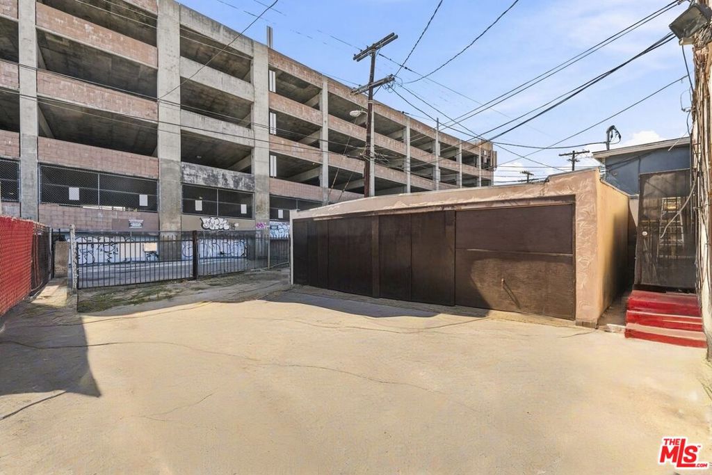 main property photo 11