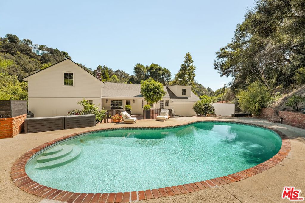 main property photo 15