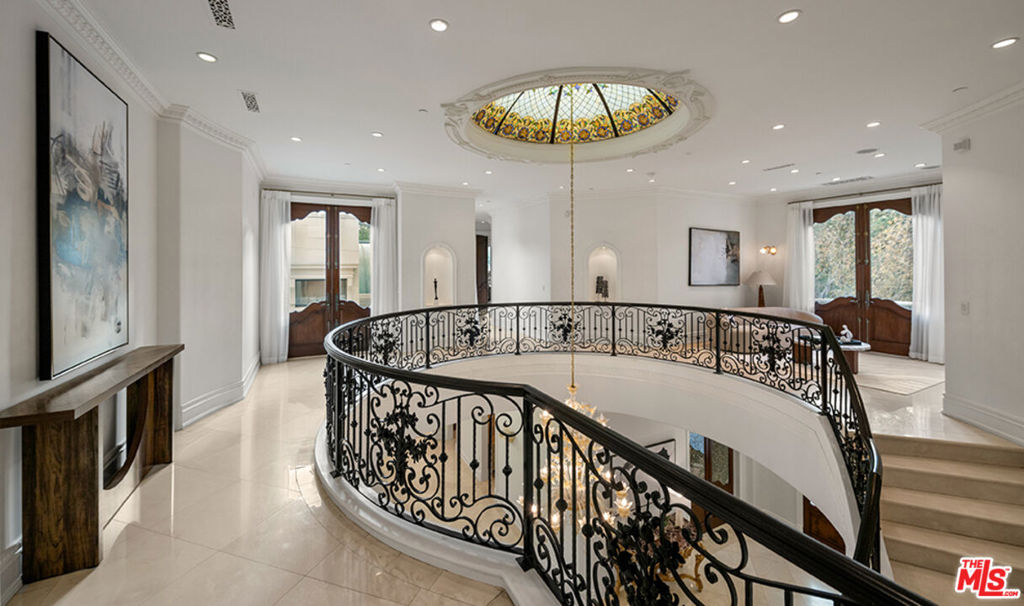 main property photo 20