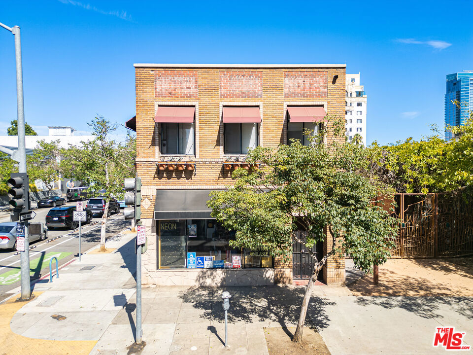 main property photo 10