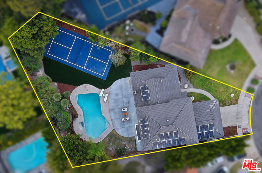 main property photo 17