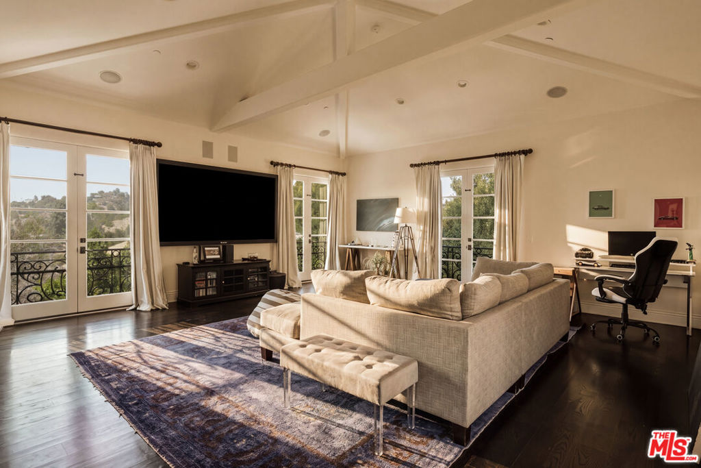 main property photo 14