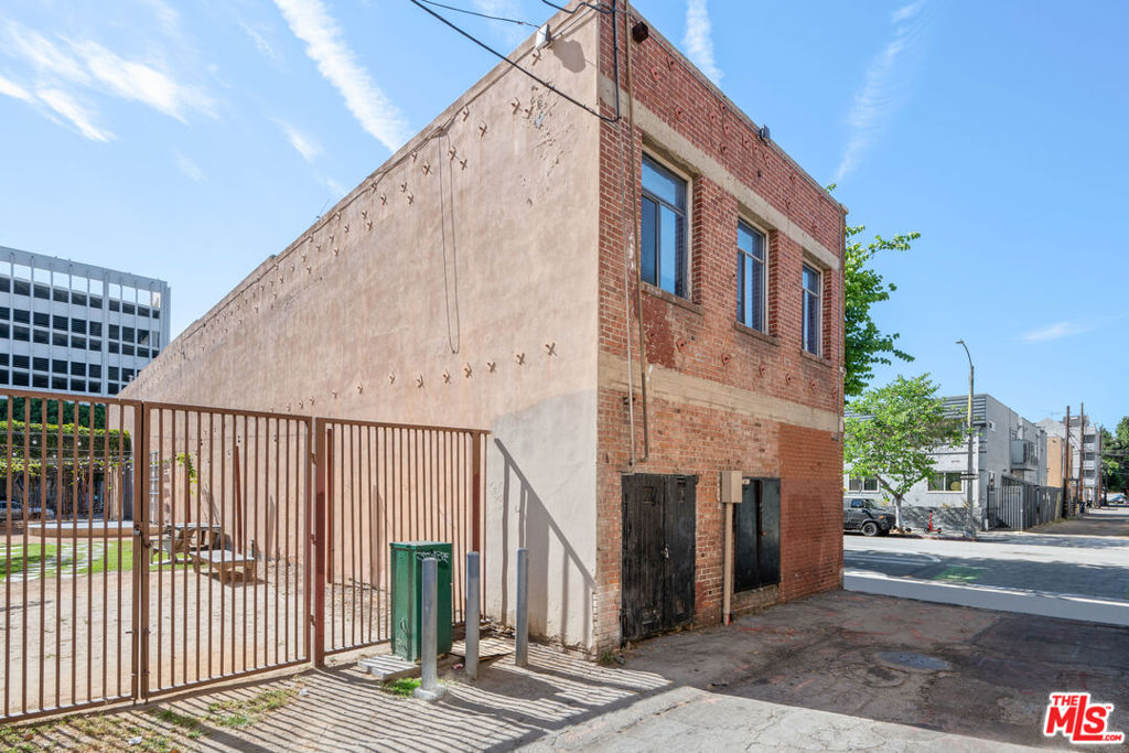 main property photo 15