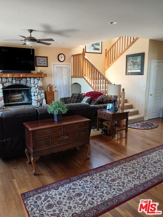 main property photo 6