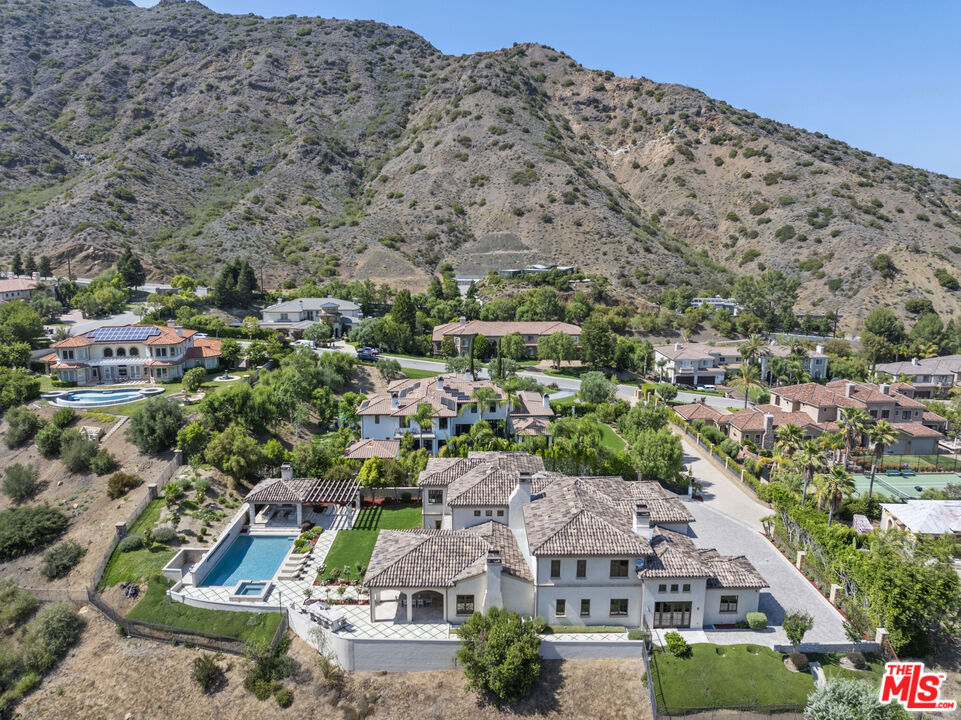 main property photo 28
