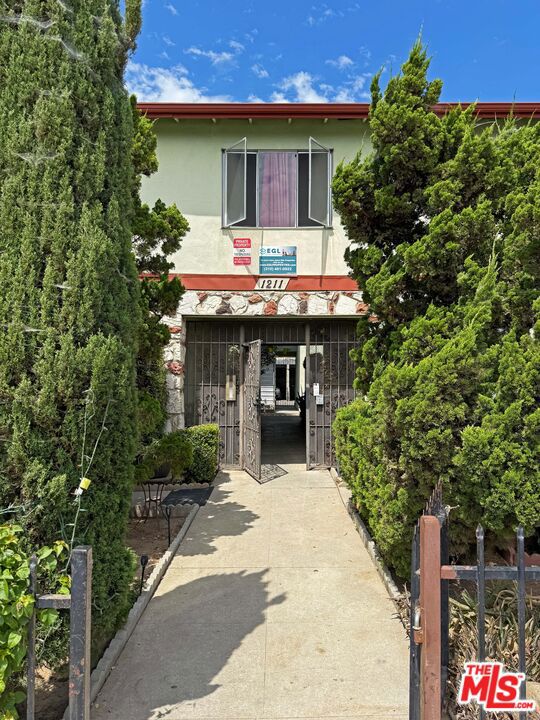 main property photo 6