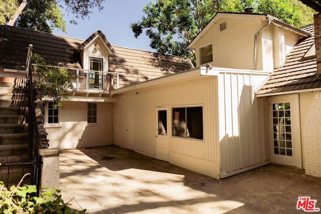 main property photo 38