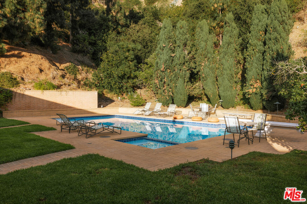 main property photo 17