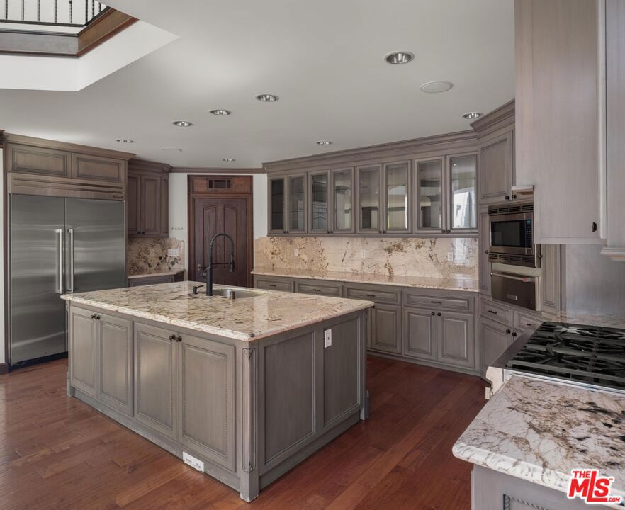 main property photo 15